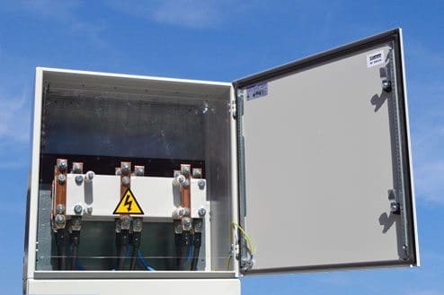 Cuadro de fuerza para una línea de conductores de Al sobre bandejas superiores