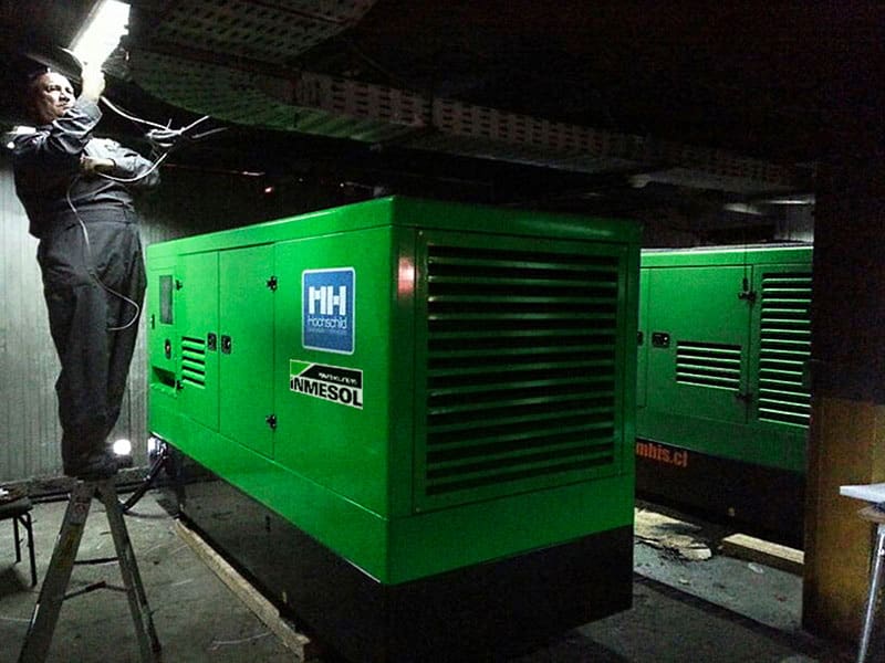 Instalación en la base de los grupos electrógenos de Inmesol adquirido por Hochschild.
