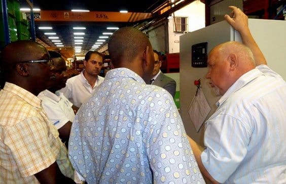 Simon Mbungua Mbuthia y Onesmus Maina Mwangi, y Daniel Muthiani, de la empresa italiana Dreampower Ricciardi Ltd., han visitado las instalaciones de Inmesol.