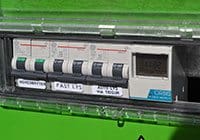 Torres con un reloj de 220 V para programar la hora 