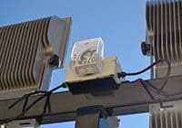 sensor de luz que activa los focos al anochecer y los apaga al amanecer