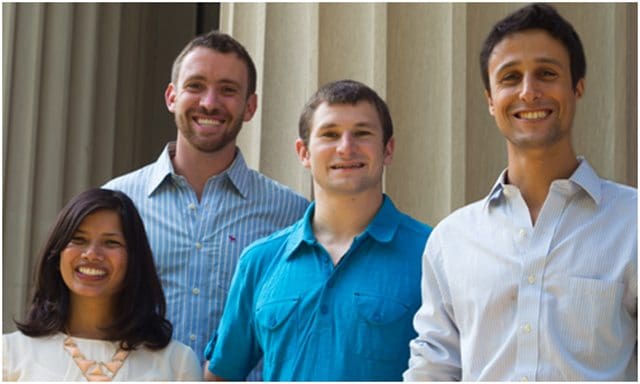 L’équipe créatrice de Wristify : Matthew Smith, Sam Shames, Megha Jain et David Cohen-Tanugi. Image tirée du site web d’Intel Make it wearable.