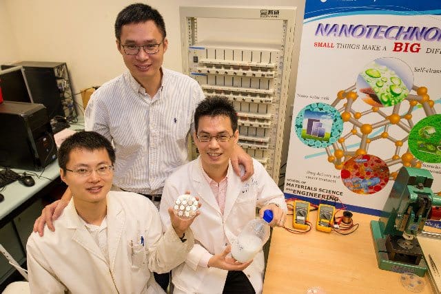 Professor Chen Xiaodong with the researchers Tang Yuxin and Deng Jiyang