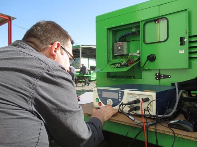 tensión de 500 Vdc utilizando un multímetro digital