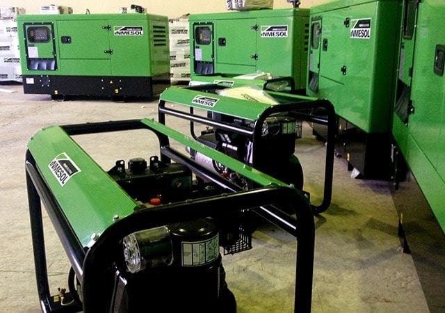 Grupos electrógenos de diferentes potencias y gamas en las instalaciones de INMESOL, S.L.