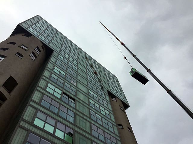 Le groupe électrogène IV-110 fût déplacé sur le toit du bâtiment