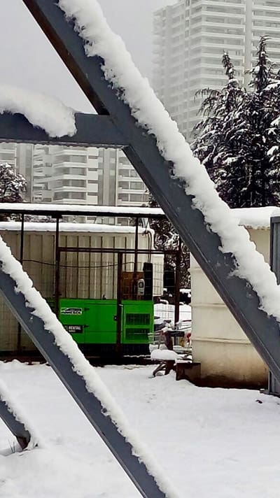 IK-033 model stand-by genset at the back of a pharmacy in Santiago de Chile