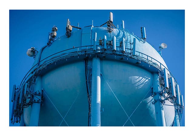 Foto de Igor Ovsyannykov. Torre de agua masiva