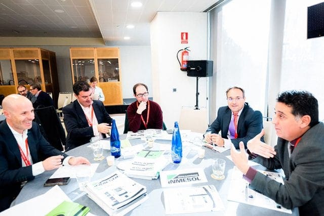 Miembros del Dpto. ventas de INMESOL presentando los nuevos productos